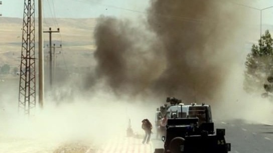 Askeri aracın geçişi sırasında patlama