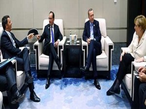 Erdoğan, liderlerle dörtlü zirvede bir araya geldi