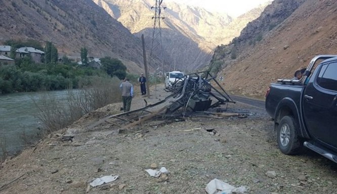 Hakkaride 5 ton bomba yüklü araç imha edildi