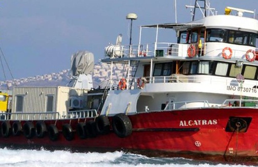Türk balıkçı teknesi karaya oturdu!