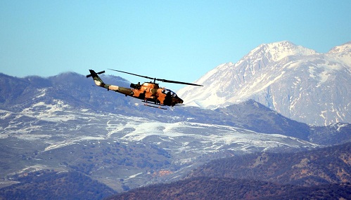 Tuncelide helikopter düştü!