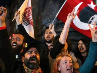 İstanbulda referandum protestolarına 19 gözaltı