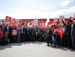 STKlar ve 15 Temmuz gazileri darbecileri protesto etti