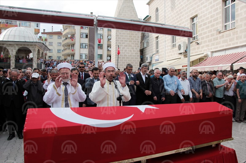 Şehit er son yolculuğuna uğurlandı