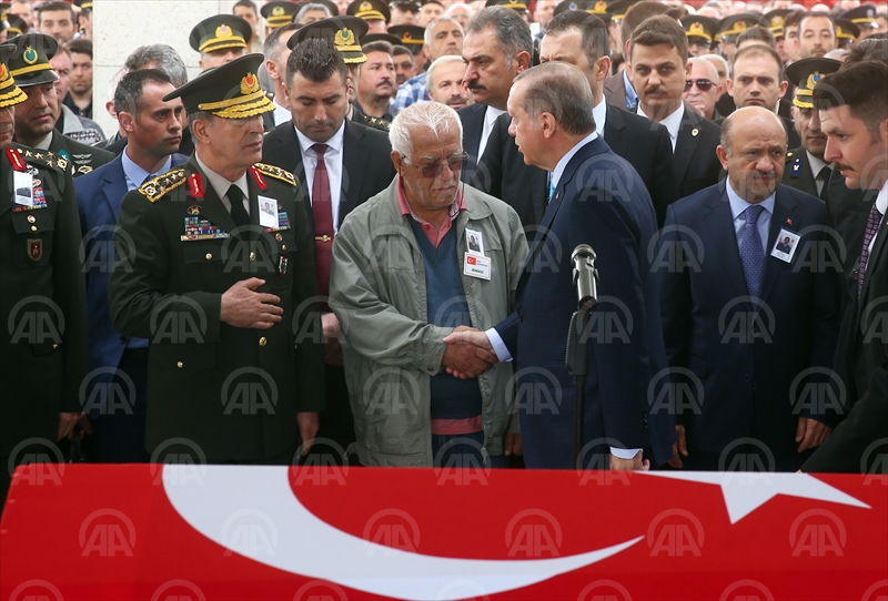 Şehit Yüzbaşı Üçöz, son yolculuğuna uğurlandı