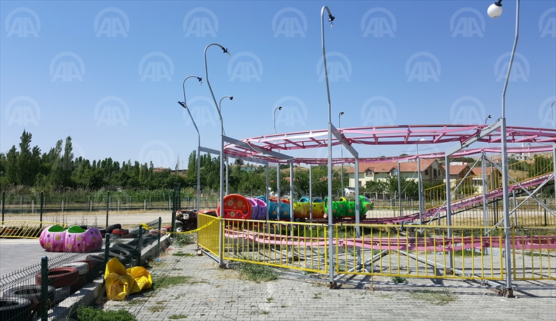 Lunaparktaki eğlence treninin devrilmesi