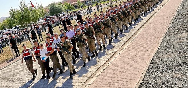 Darbeci albaydan mahkemede küstah tavır