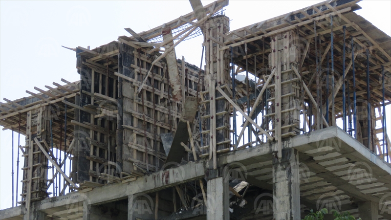 Konyada inşaat iskelesi çöktü: 4 yaralı
