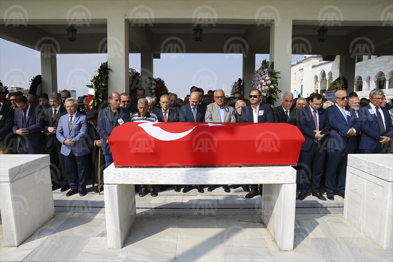 Eski bakanlardan Eren, son yolculuğuna uğurlandı