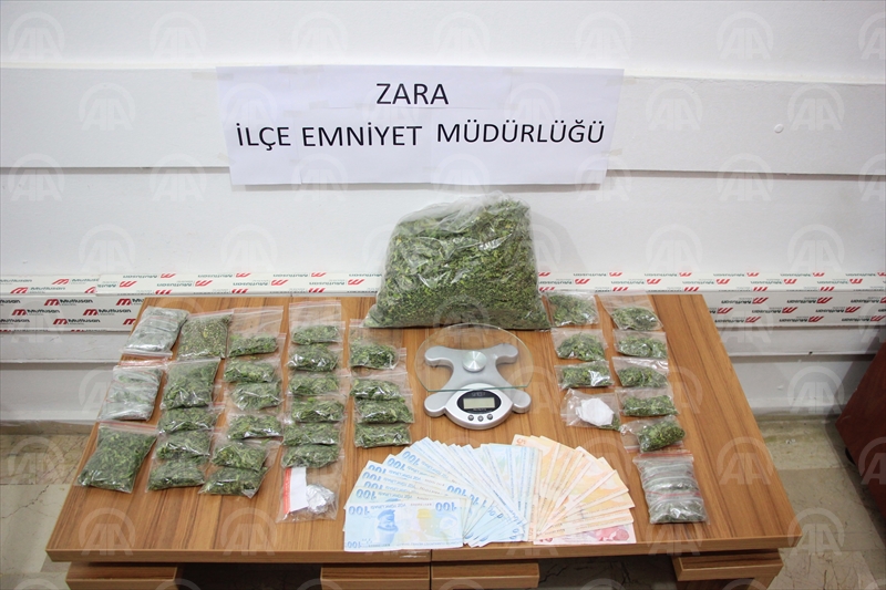 Sivasta uyuşturucu operasyonu: 4 gözaltı!