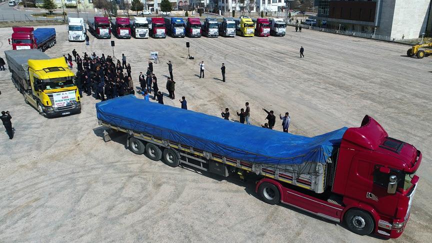 Elazığ'dan Suriye'ye 17 tır un yardımı