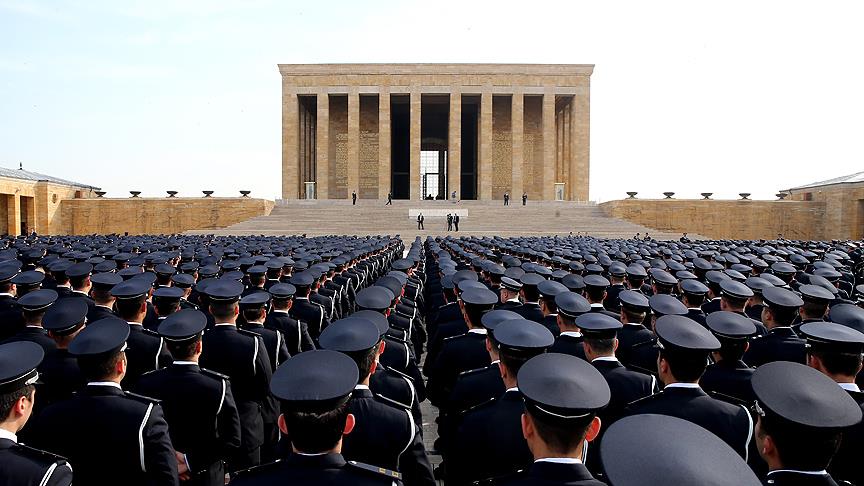 Türk polisi sosyal medyada 'TT' oldu!