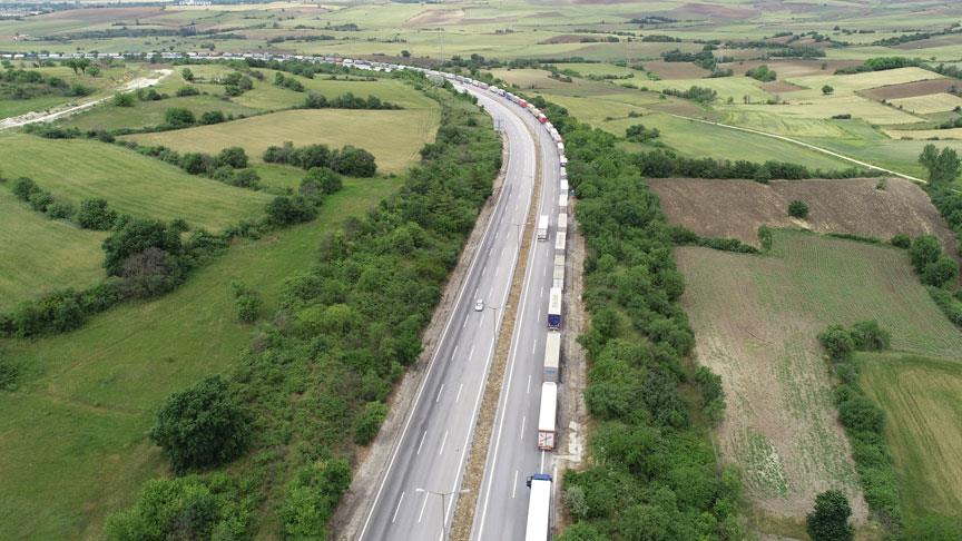 Kapıkule'de 20 kilometrelik tır kuyruğu