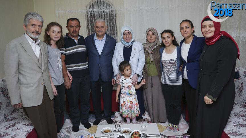 Başbakan Yıldırım iftarda Yeşil ailesinin evine misafir oldu