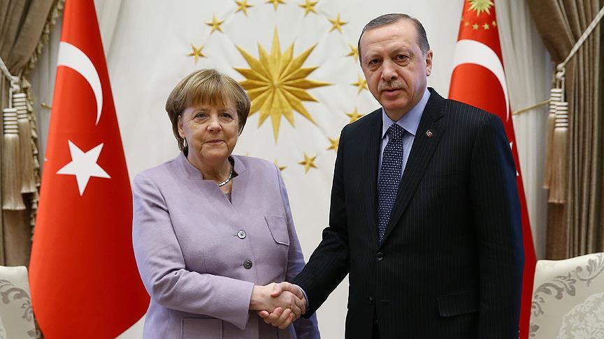 Merkel, Erdoğan'ı Berlin'e davet etti!