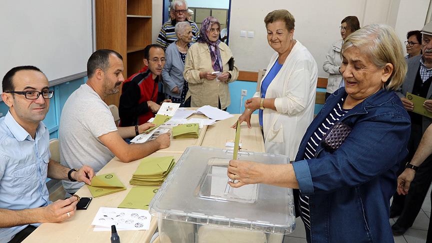 Türkiye genelinde oy verme işlemi başladı!