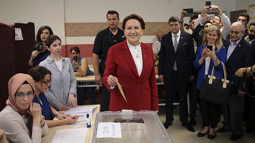 İYİ Parti cumhurbaşkanı adayı Akşener oyunu kullandı