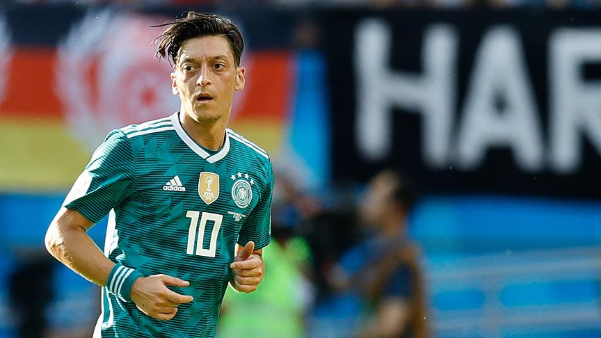 Mesut Özil'in kararı Almanya'daki tartışmaları alevlendirdi