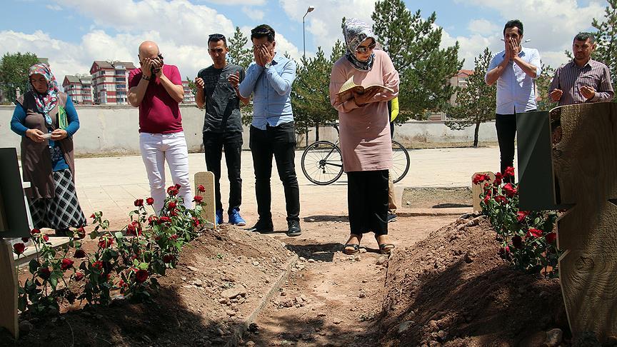 PKK'nın katlettiği anne ve bebeğinin mezarına ziyaretçi akını