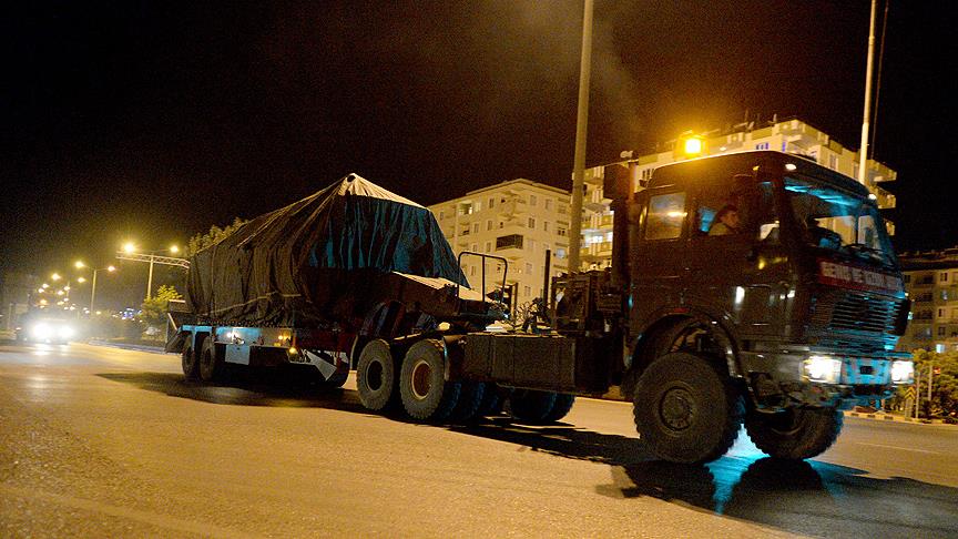 Obüs ve tank yüklü tırlar Kilis'e ulaştı!