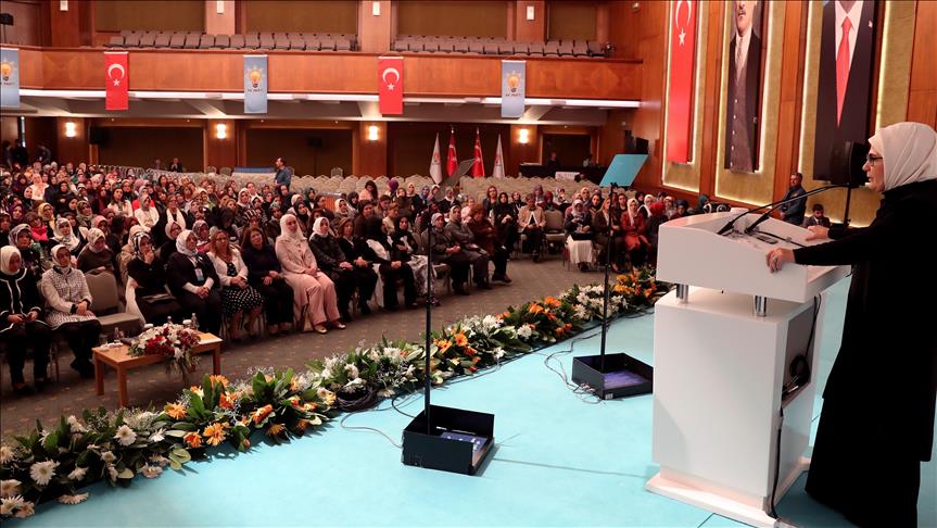 Emine Erdoğan AK Parti'li kadınlarla buluştu