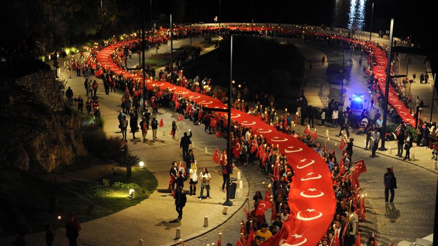Fener alayında 600 metrelik Türk bayrağı açıldı!