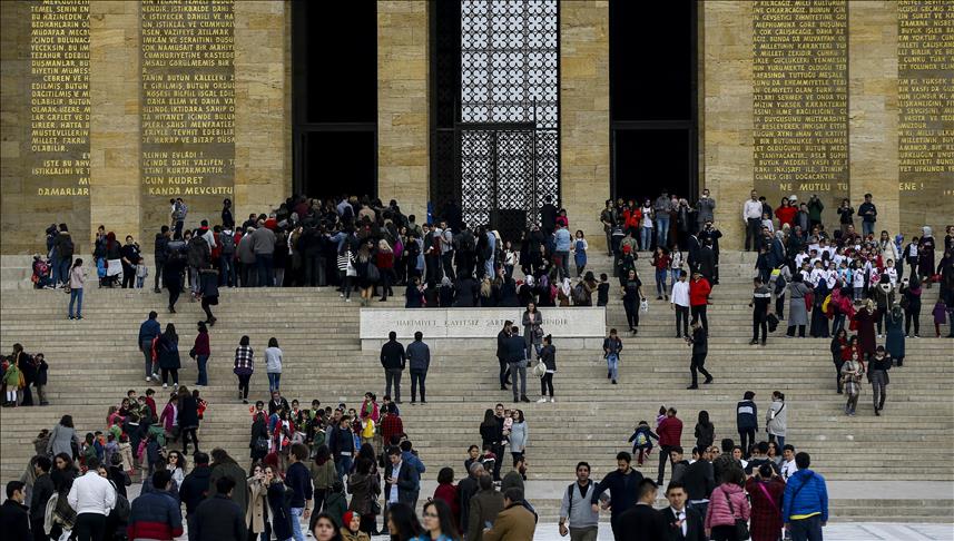 ANITKABİR'e gelen ziyaretçiler yoğunluk oluşturdu