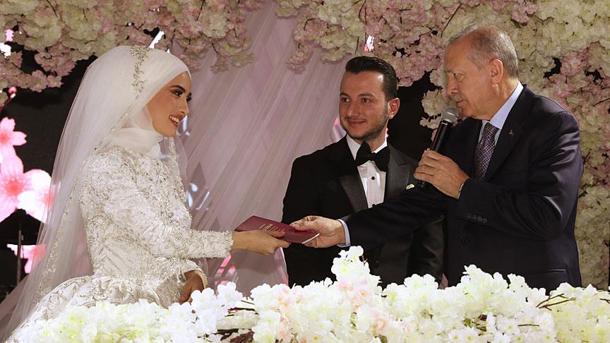 Cumhurbaşkanı Erdoğan nikah şahidi oldu!