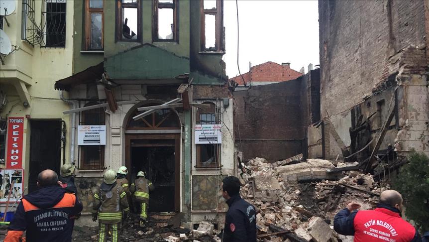 Fatih'te çöken binanın enkazından iki kişinin cesedi çıkarıldı