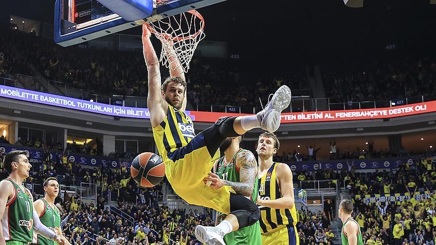 Fenerbahçe liderliğini sürdürdü!