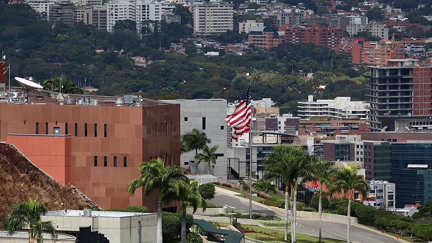 Venezuela'daki Amerikalı diplomatlar ülkelerine döndü