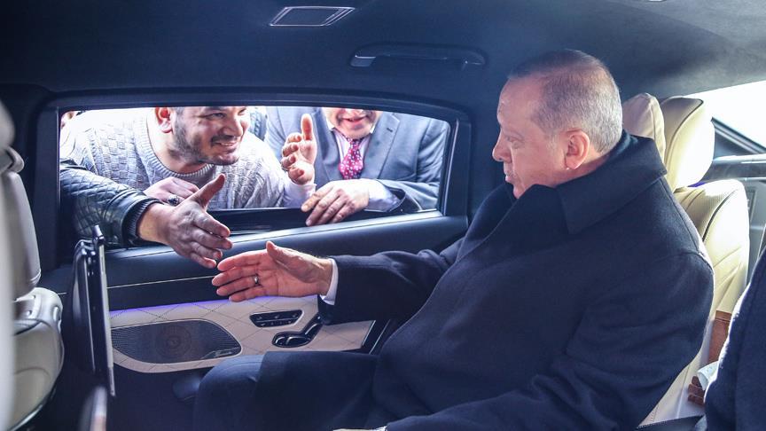 Cumhurbaşkanı Erdoğan minibüsçülerle sohbet etti