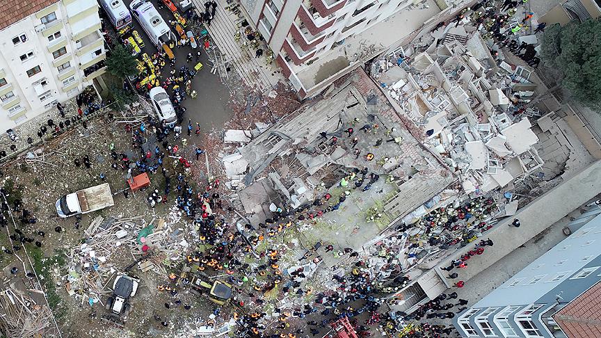 Kartal'da çöken binada 3 kişi öldü, 12 kişi yaralı kurtarıldı