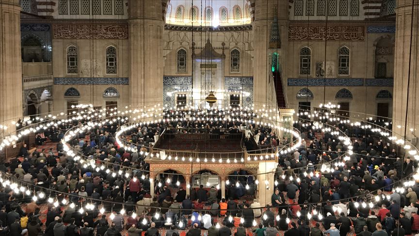 Regaib Kandili'nde Çamlıca Camisi'ne yoğun ilgi