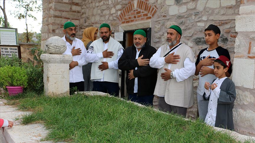 Yunus Emre türbesine ziyaretçi ilgisi