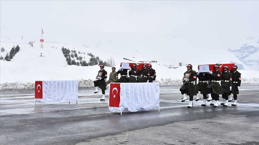 Hakkari'de şehit askerler için tören