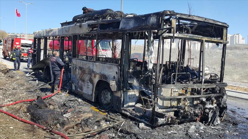 Başkentte seyir halindeki belediye otobüsünde yangın