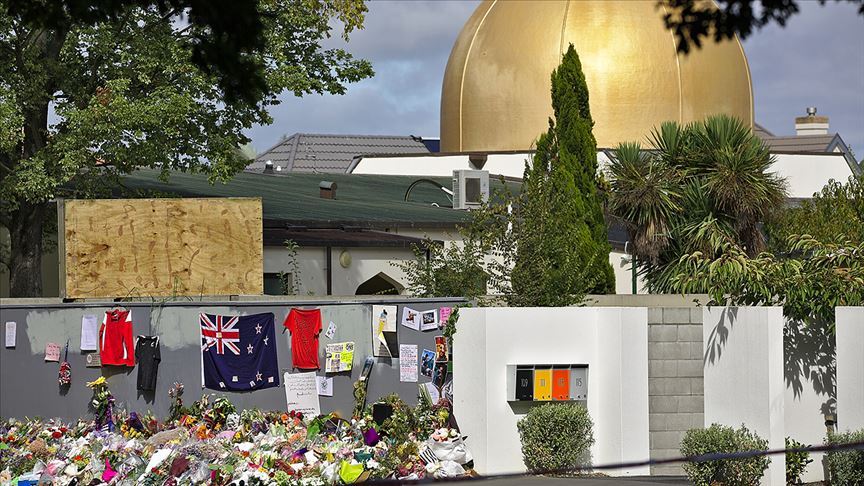 Yeni Zelanda'da terör saldırısına uğrayan camiler ziyarete açıldı
