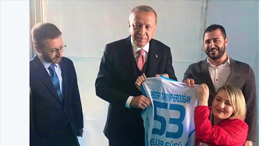 Cumhurbaşkanı Erdoğan milli sporcu Çam ile bir araya geldi