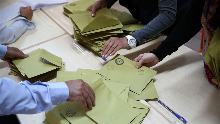 AK Parti İstanbul'da 38 ilçedeki oyların yeniden sayılmasını istedi