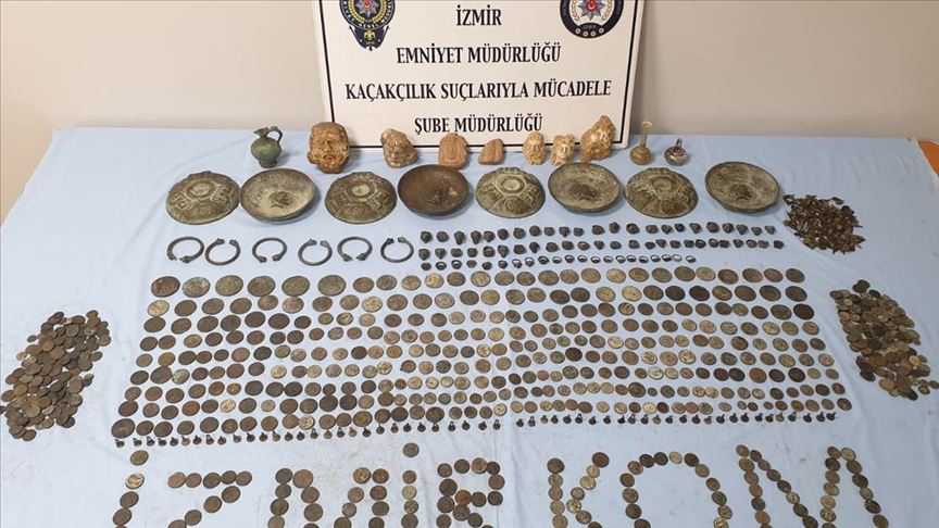 İzmir'deki operasyonda bin 262 tarihi eser ele geçirildi