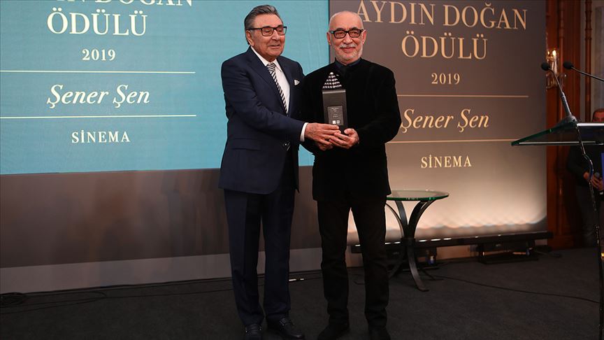 Şener Şen '23. Aydın Doğan Ödülü'nün sahibi oldu