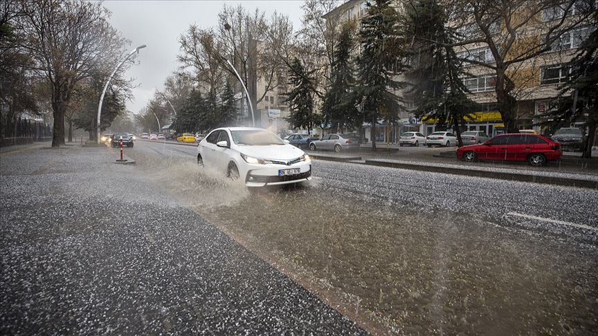 Başkentte dolu ve sağanak etkili oldu!