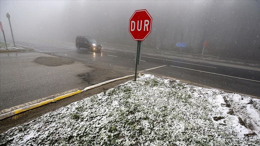 Bolu Dağı'nda kar yağışı