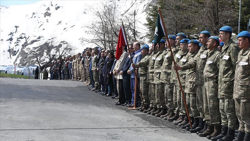Hakkari'de şehit askerler için tören