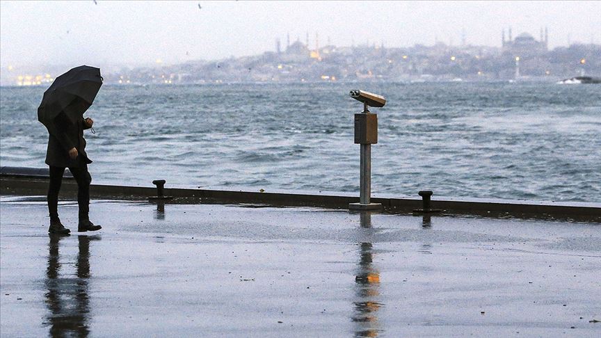 İstanbul’da beklenen sağanak etkili oluyor