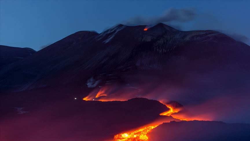 Etna yanardağı aktif duruma geçti!