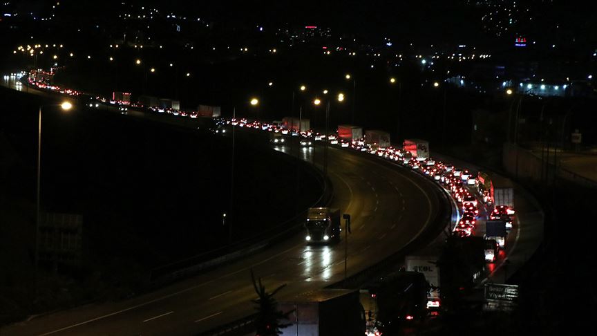Anadolu Otoyolu'nda araç yoğunluğu artıyor