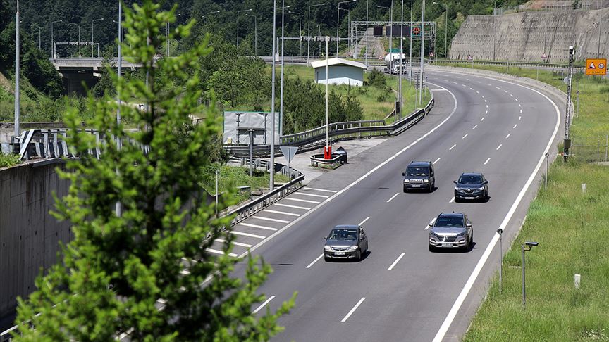 Anadolu Otoyolu'nda trafik yoğunluğu azaldı