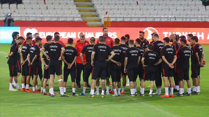 Şenol Güneş: 4 futbolcu Fransa maçında yok!